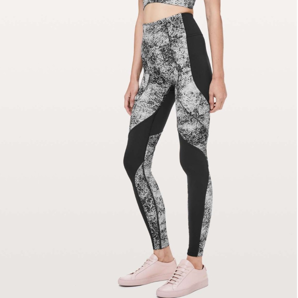Lululemon Sweat & Repeat Tight *28"
Black / Serigraph Starlight Black Multi